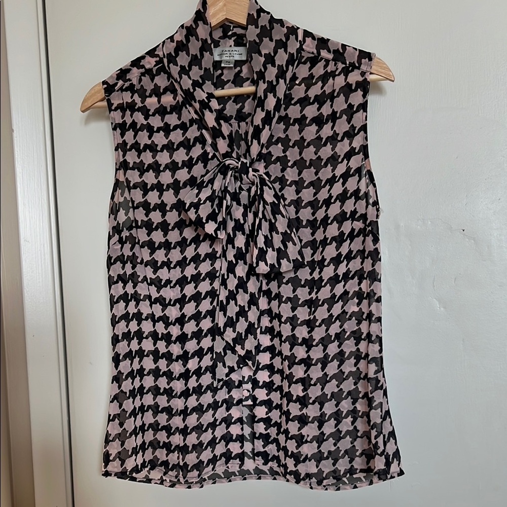 Tahari- Chic Women's Black and Pink Houndstooth Top